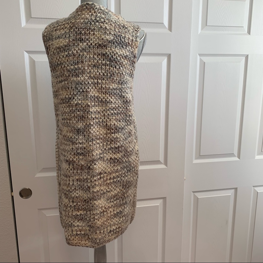SOLITAIRE long sleeveless cardigan S in beautiful neutrals top hook closure - Picture 5 of 14